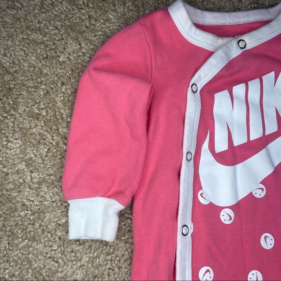 Nike Pink Footies 9M - Picture 2 of 5